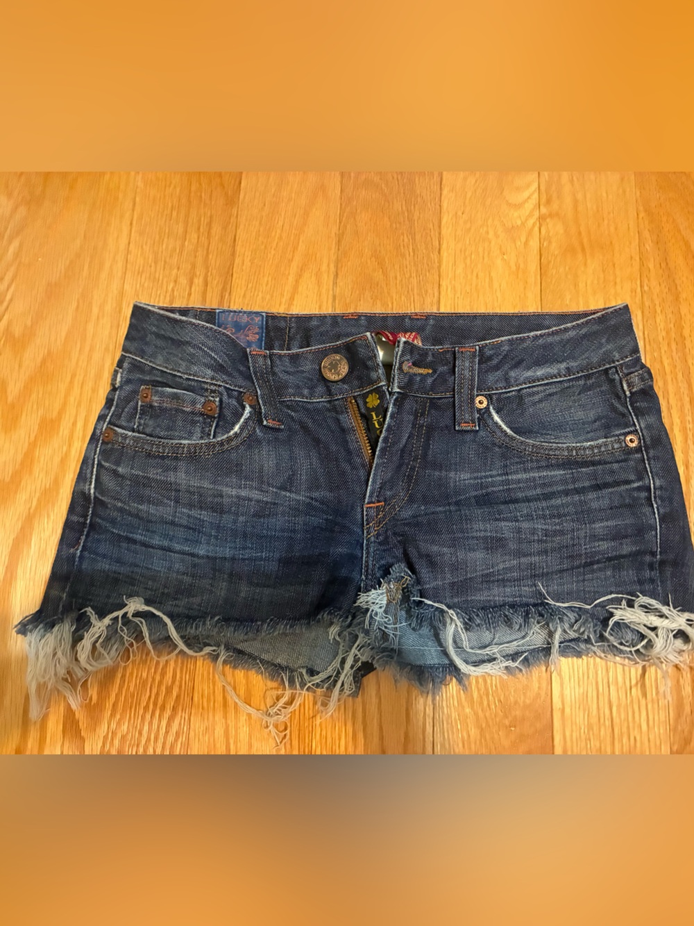 Lucky jeans size 2/26 cutoffs. Very cute!